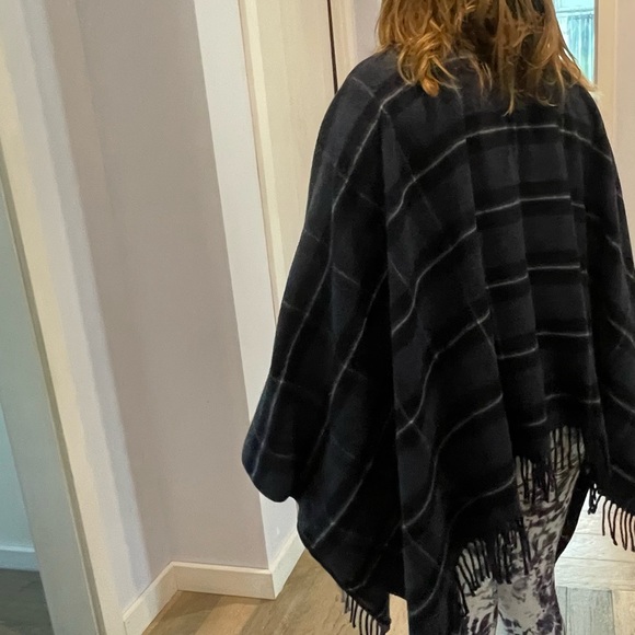 Wool designer cape - Bernard Tessier / Montreal - Picture 5 of 5